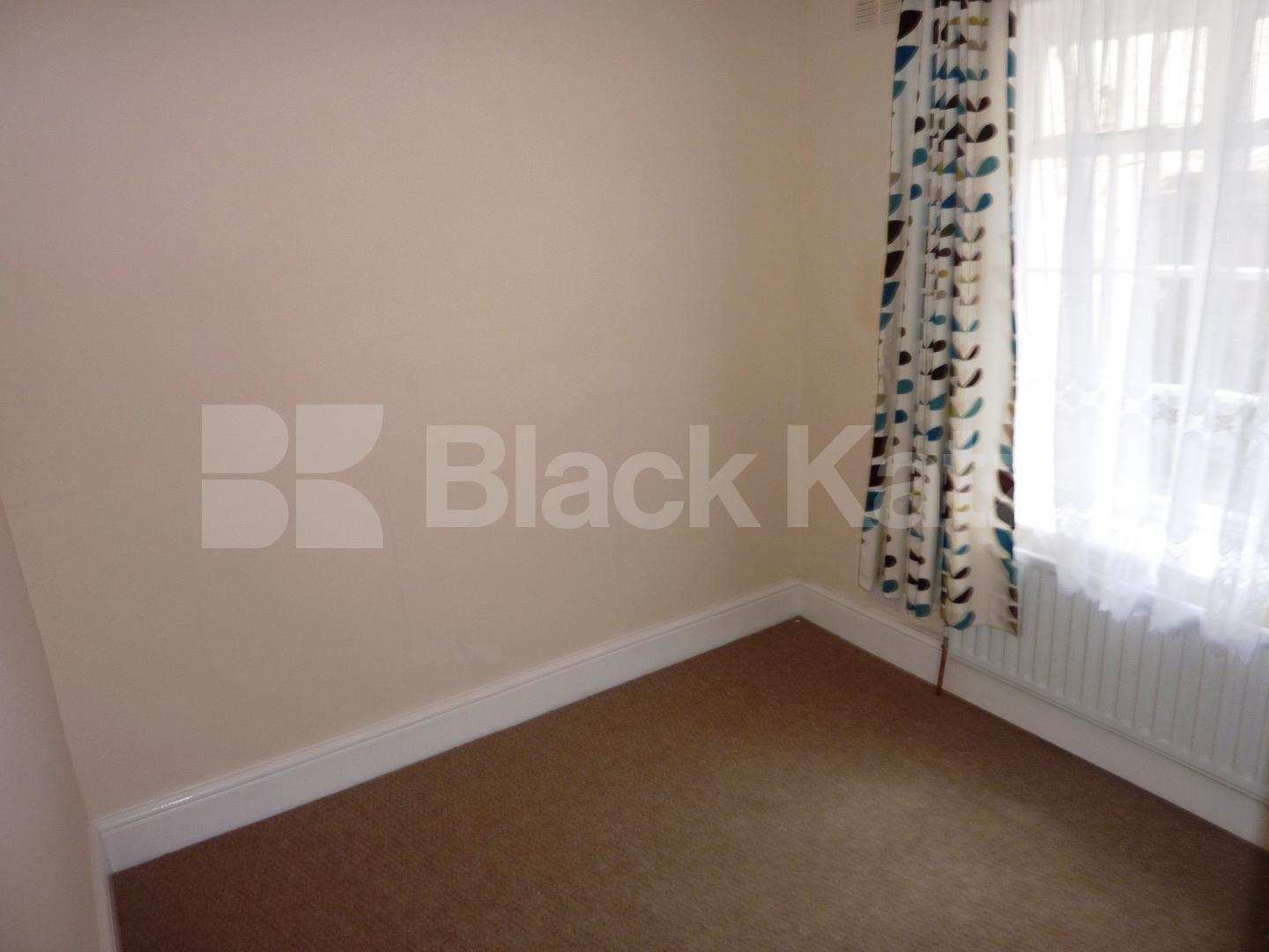 			NEAR PRIMROSE HILL!, 2 Bedroom, 1 bath, 1 reception Flat			 Manley Street, PRIMROSE HILL